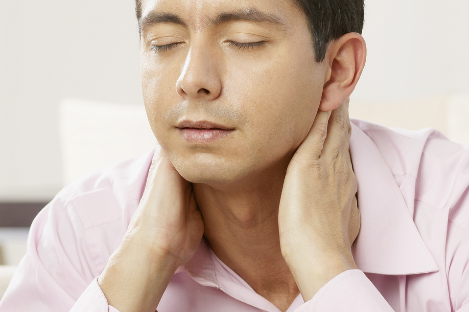 Neck pain expert in Charlotte NC explains the relationship between neck and shoulder pain